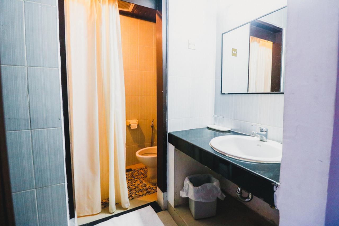Reddoorz Plus Near Mall Ratu Indah 2 ماكاسار المظهر الخارجي الصورة