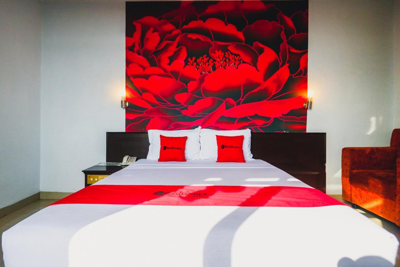 Reddoorz Plus Near Mall Ratu Indah 2 ماكاسار المظهر الخارجي الصورة